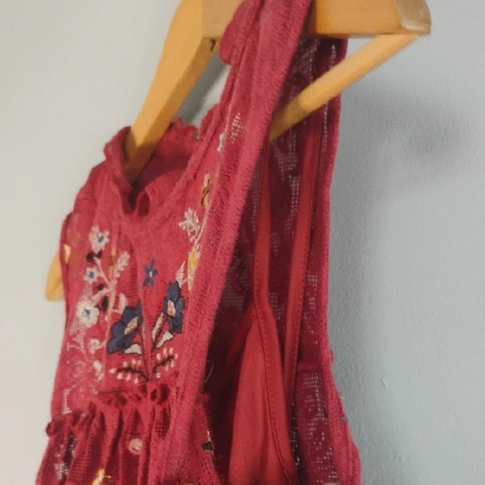 Mi ami Red Sleeveless Ruffled Crew Neck Floral Embroidered Sleeveless Sundress S